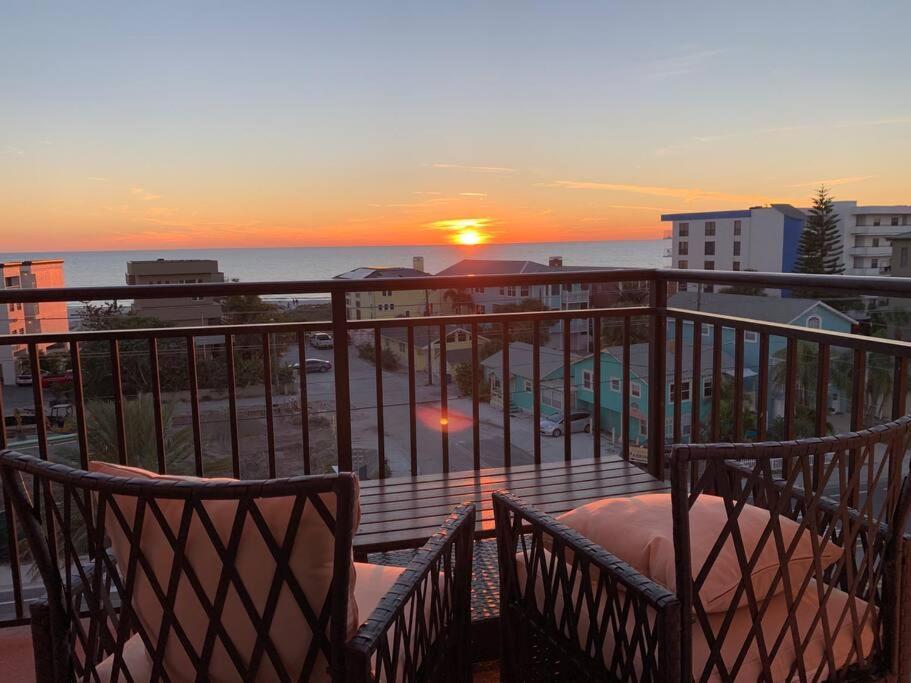 Gulf Coast Gold Private Condo - 2Bed, 2Bath, Sleep 6, Across Street From Beach, Balcony Views Of Sunsets, Beach & Gulf, Pool, Gym St. Pete Beach Exterior foto